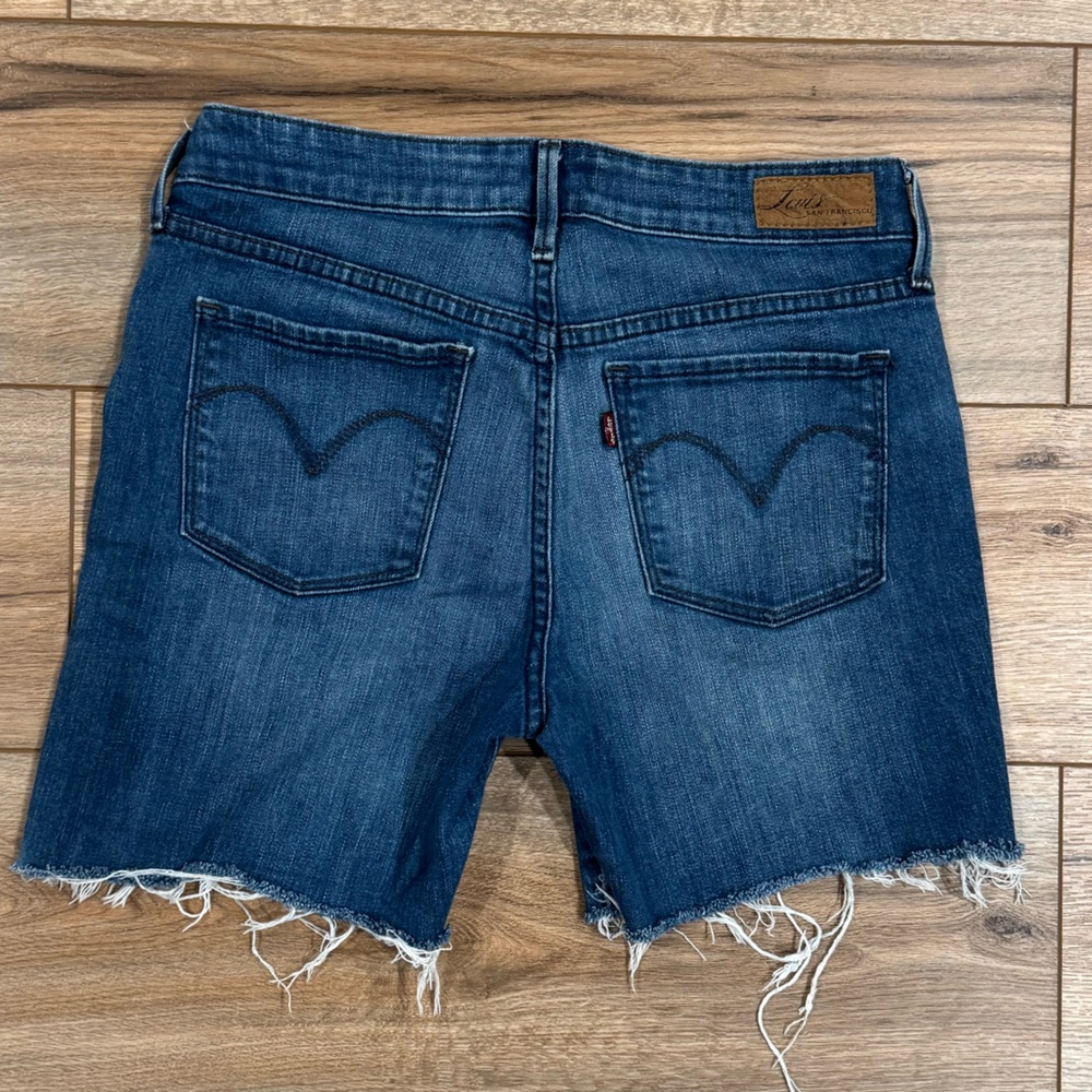 LEVI’S VINTAGE Mid-wash Mid-rise Denim Cut-off Shorts | Size 6